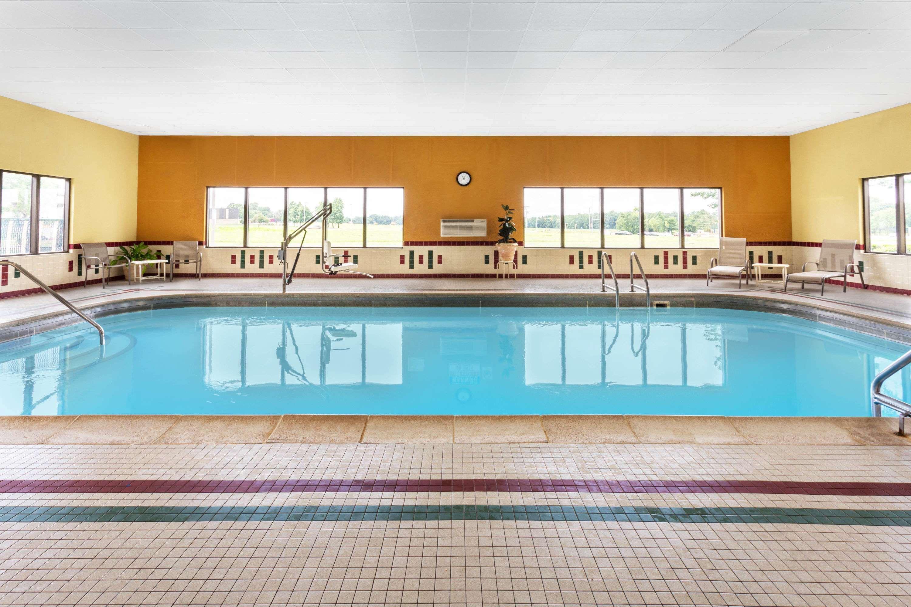Hotel Baymont By Wyndham Marion Extérieur photo