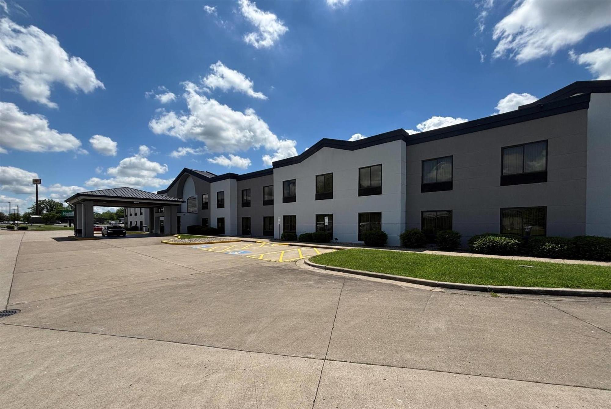 Hotel Baymont By Wyndham Marion Extérieur photo