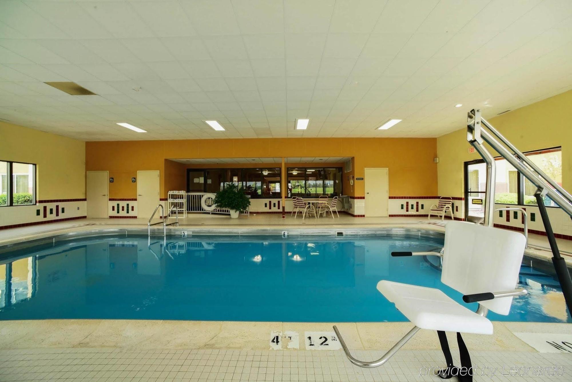 Hotel Baymont By Wyndham Marion Extérieur photo